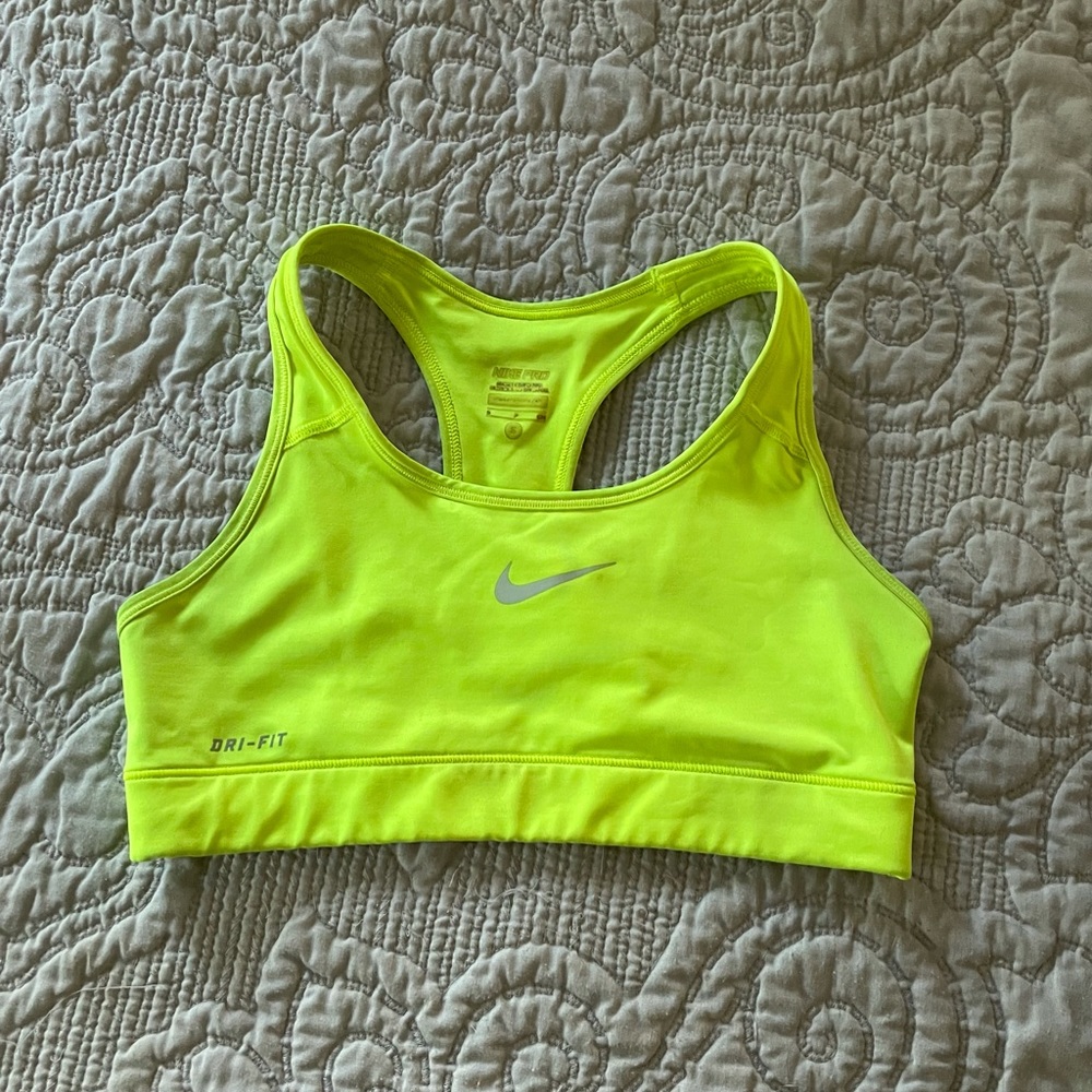 Nike pro sports bra